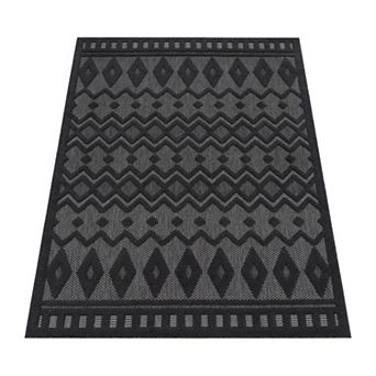 Indoor & Outdoor Rug With High-Low Geometric Trellis Pattern