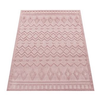 Indoor & Outdoor Rug With High-Low Geometric Trellis Pattern