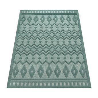 Indoor & Outdoor Rug With High-Low Geometric Trellis Pattern