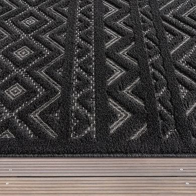 Indoor & Outdoor Rug With High-Low Boho Trellis Pattern