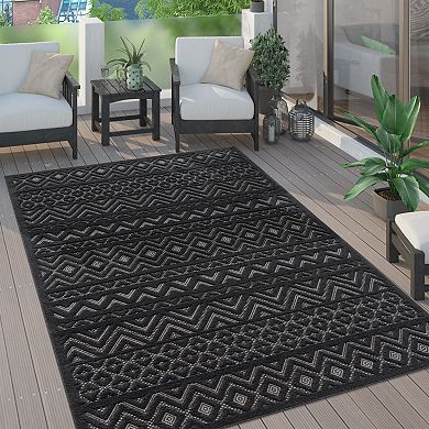 Indoor & Outdoor Rug With High-Low Boho Trellis Pattern