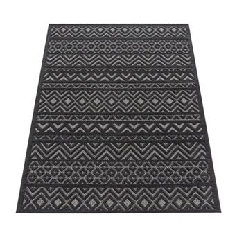Indoor & Outdoor Rug With High-Low Boho Trellis Pattern