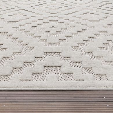 Indoor & Outdoor Rug With High-Low Moroccan Trellis Pattern