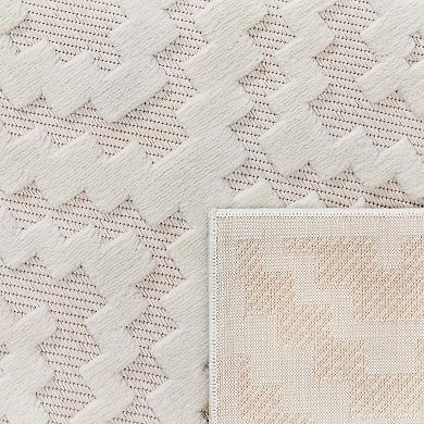 Indoor & Outdoor Rug With High-Low Moroccan Trellis Pattern