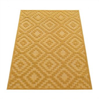 Indoor & Outdoor Rug With High-Low Moroccan Trellis Pattern