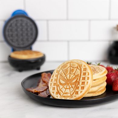 Uncanny Brands Marvel Eat The Universe Spider-Man Mini Waffle Maker