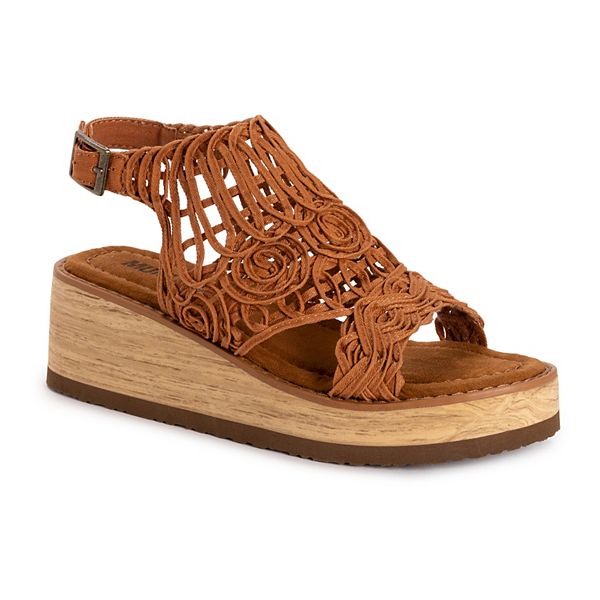 Muk luks 2025 wedge sandals