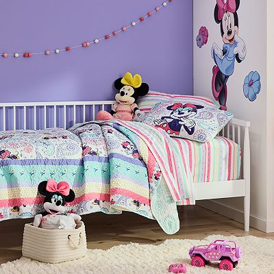 Baby Girl offers Disney Print Quilt 4x3