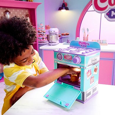 Cookeez Makery Mystery Plush Baked Treats Oven Playset