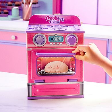 Cookeez Makery Mystery Plush Cinnamon Treatz Oven Playset
