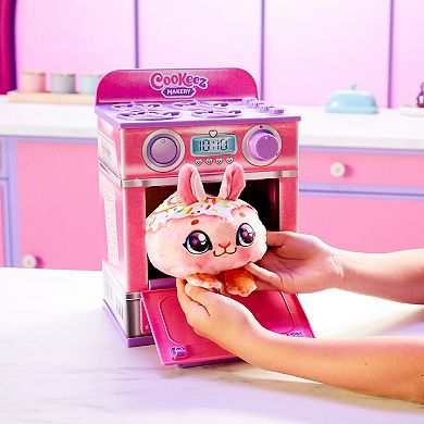 Cookeez Makery Mystery Plush Cinnamon Treatz Oven Playset
