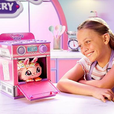 Cookeez Makery Mystery Plush Cinnamon Treatz Oven Playset