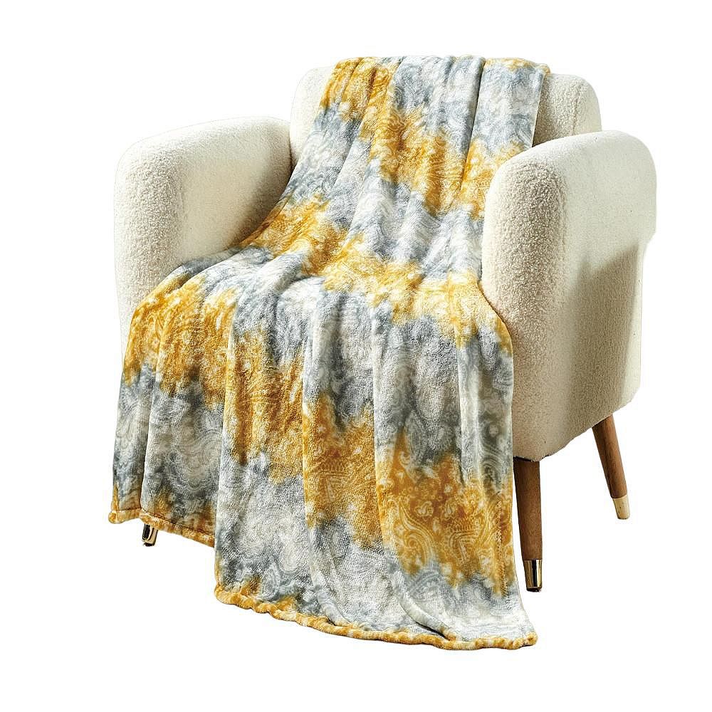 Cillia Microplush Decorative All Season Throw Blanket a Cozy and ...