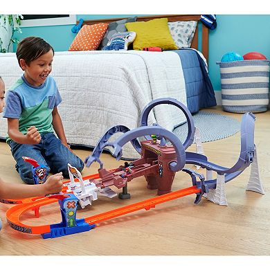 Mattel Hot Wheels Spider-Man & Black Panther Racerverse Web-Slinging Speedway Track Set