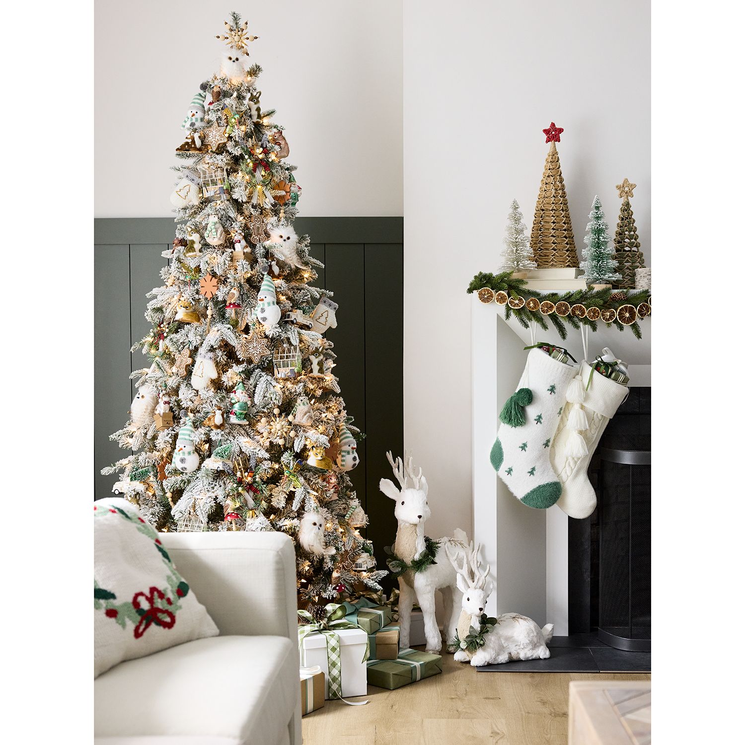 Deck the Halls With Christmas Living Room Décor