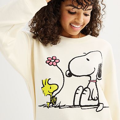 Junior's Snoopy Graphic Sweatshirt