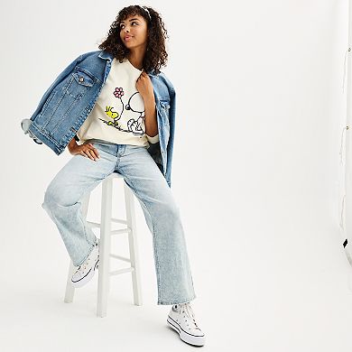 Junior's Snoopy Graphic Sweatshirt