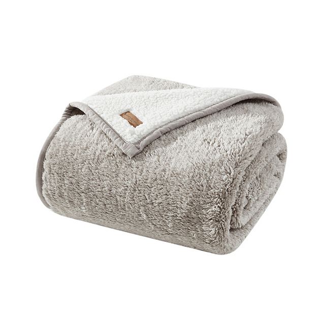 Sherpa hot sale blanket ugg