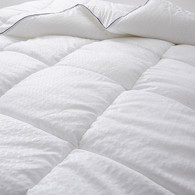 Unikome All Season Four Leaf Pattern Down Alternative Comforter