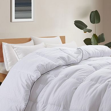 Unikome All Season Four Leaf Pattern Down Alternative Comforter