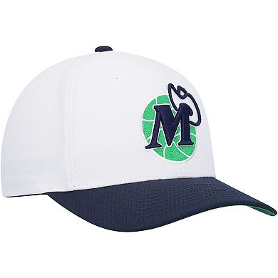 Men's Mitchell & Ness White/Navy Dallas Mavericks Hardwood Classics Core 2-Tone 2.0 Pro Snapback Hat