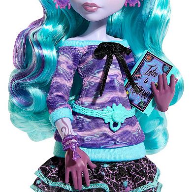 Mattel Monster High Twyla Creepover Party Doll & Sleepover Set