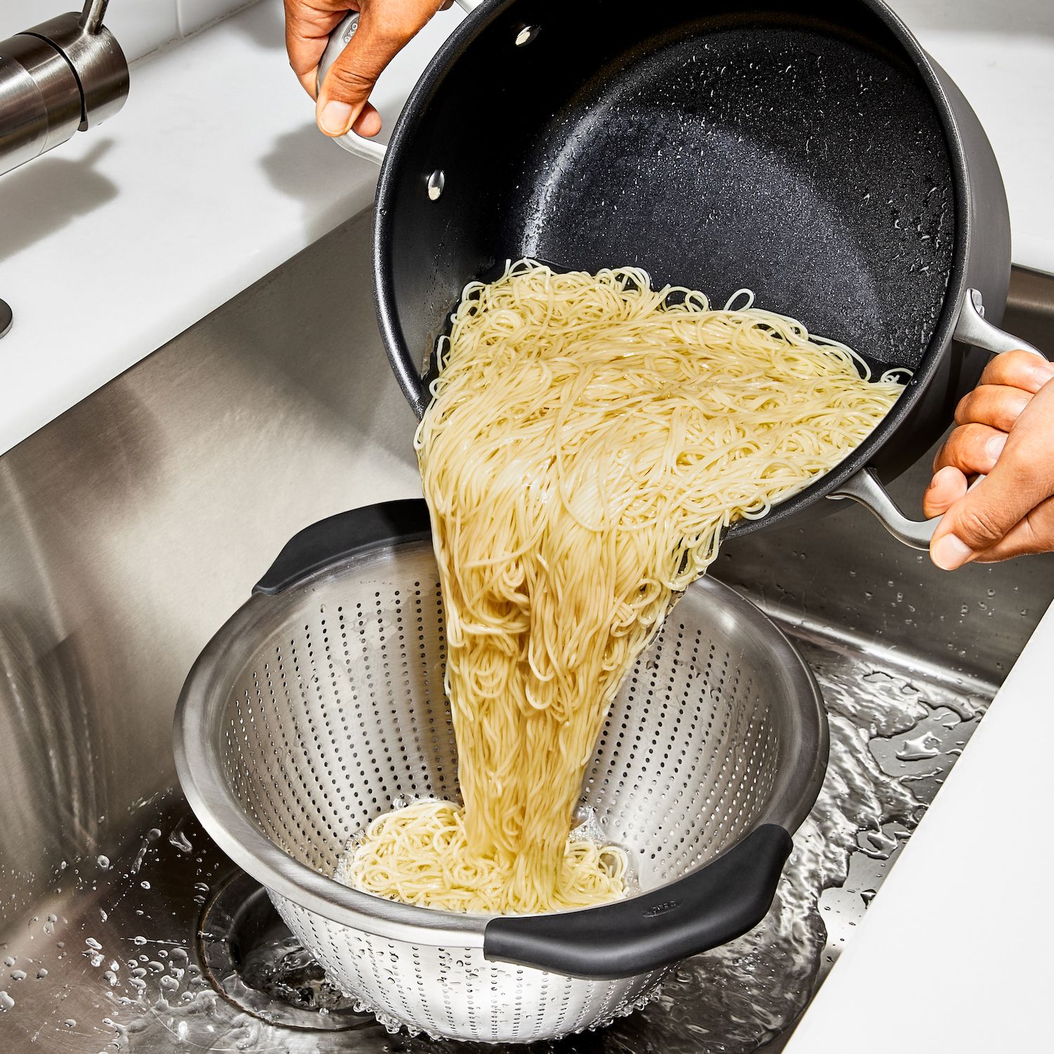 OXO Good Grips Colander - Thumbnail 5