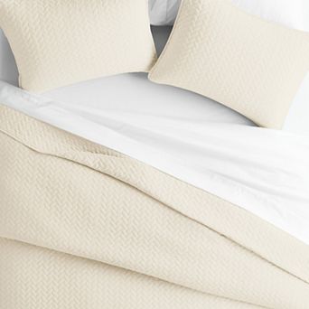 Urban Loft's Lightweight & Breathable 3 pc Linen Quilt Set