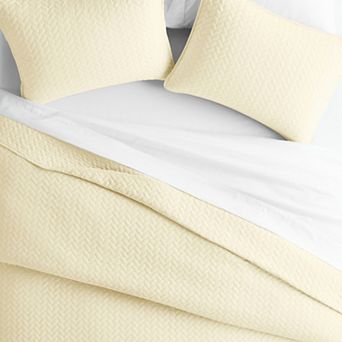Urban Loft's Lightweight & Breathable 3 pc Linen Quilt Set
