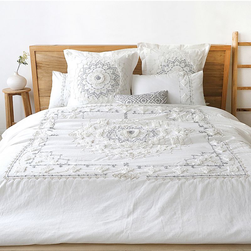 Levtex Home AB Harleson Medallion Duvet Cover Set with Shams, White, Twin