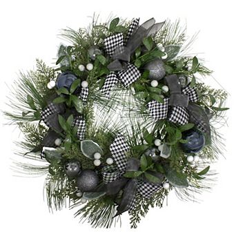 Northlight Houndstooth & White Berries Artificial Christmas Wreath