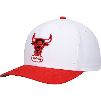 Men's Mitchell & Ness White/Red Chicago Bulls Hardwood Classics Core 2-Tone 2.0 Pro Snapback Hat