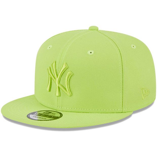 New Era New York Yankees Exclusive Selection 9FIFTY Snapback Adjustable Hat Cap- OSFM (Black Crown White Logo)