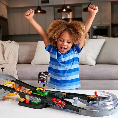 Mattel Disney / Pixar's Cars Piston Cup Action Speedway Playset