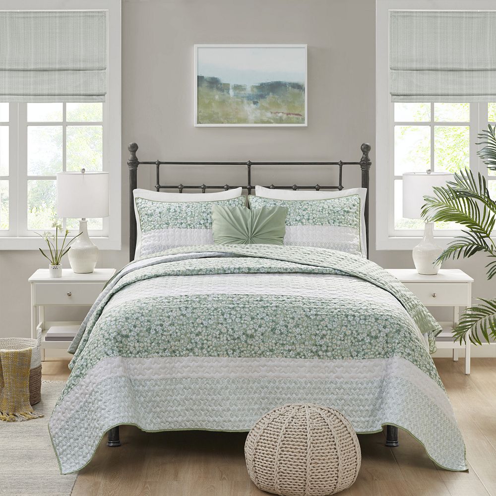Madison Park Evian 4-Piece Seersucker Quilt Set with Throw Pillow