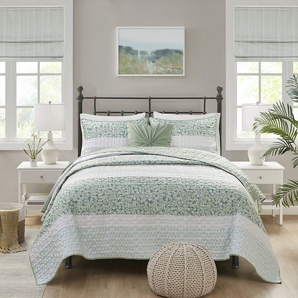 Madison Park 4pc King/California King Tulia Seersucker Quilt Bedding Set with Throw Pillows Green