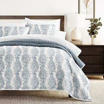 Home Collection All Season Distressed Damask Reversible Quilt Set with Shams