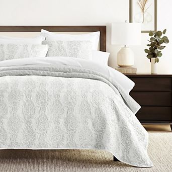 Home Collection All Season Distressed Damask Reversible Quilt Set with Shams