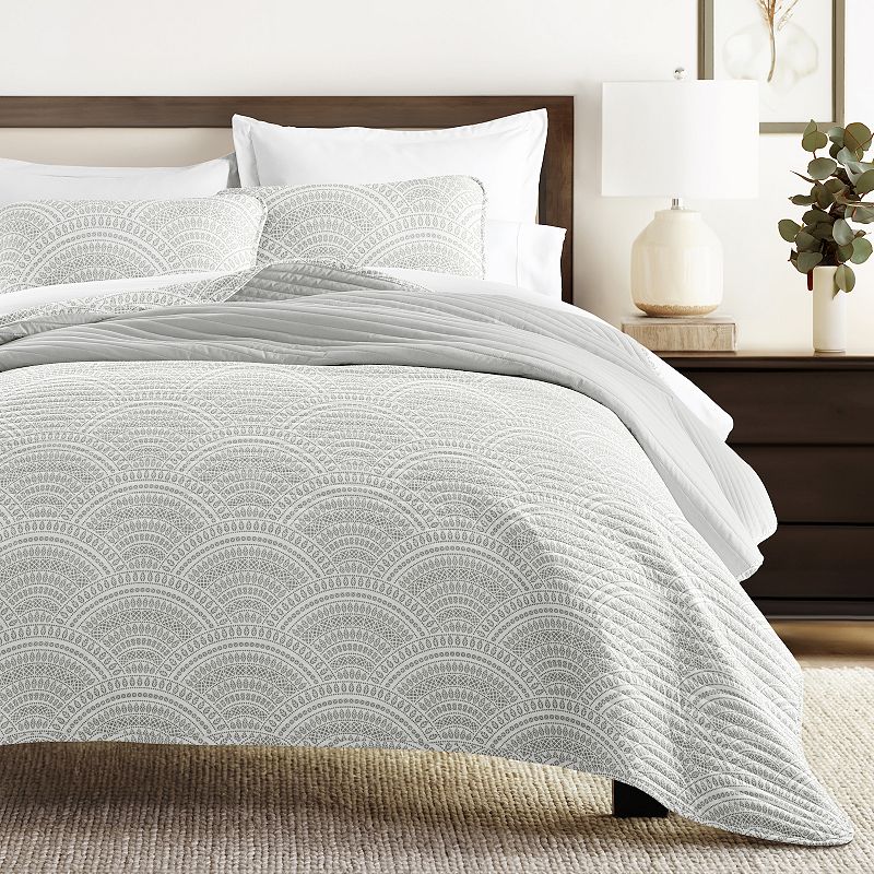 Home Collection All Season Scalloped Reversible Quilt Set with Shams, Grey,