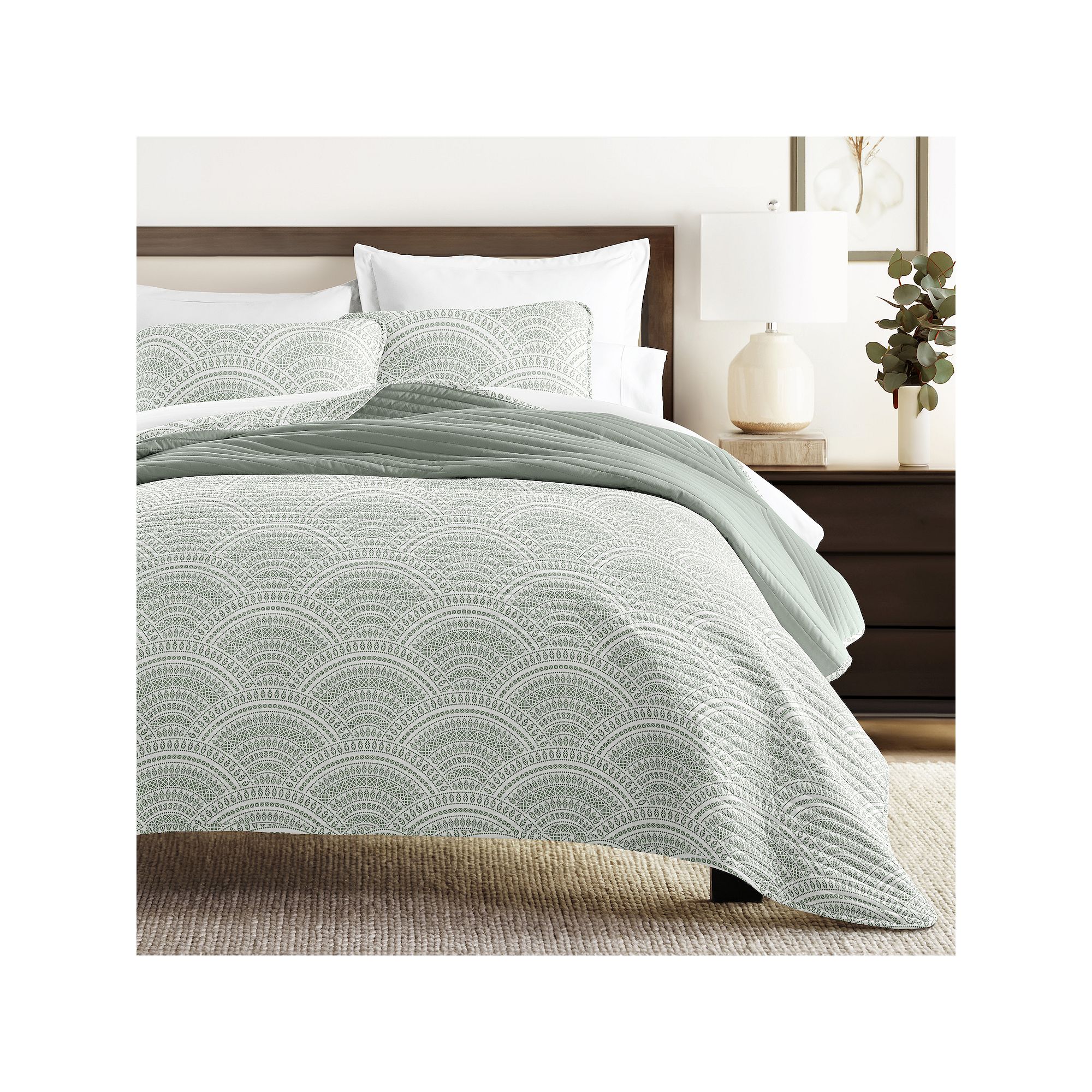 Home Collection All Season Scalloped Reversible Quilt Set with Shams, Green
