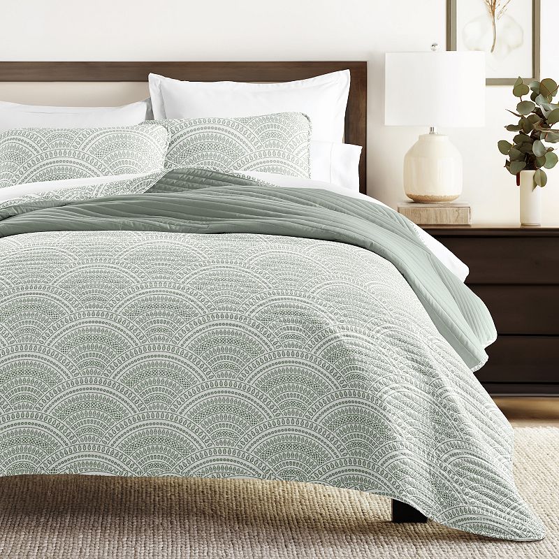 Home Collection All Season Scalloped Reversible Quilt Set with Shams, Green