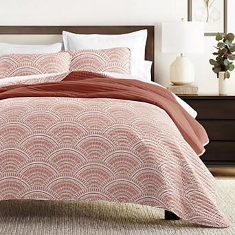 Home Collection All Season Scalloped Reversible Quilt Set with Shams