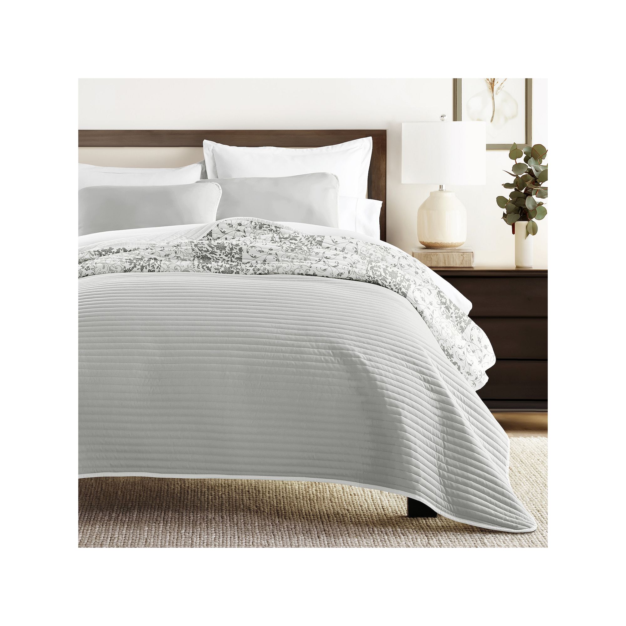 Home Collection All Season Scrolled Patchwork Reversible Quilt Set with Sha