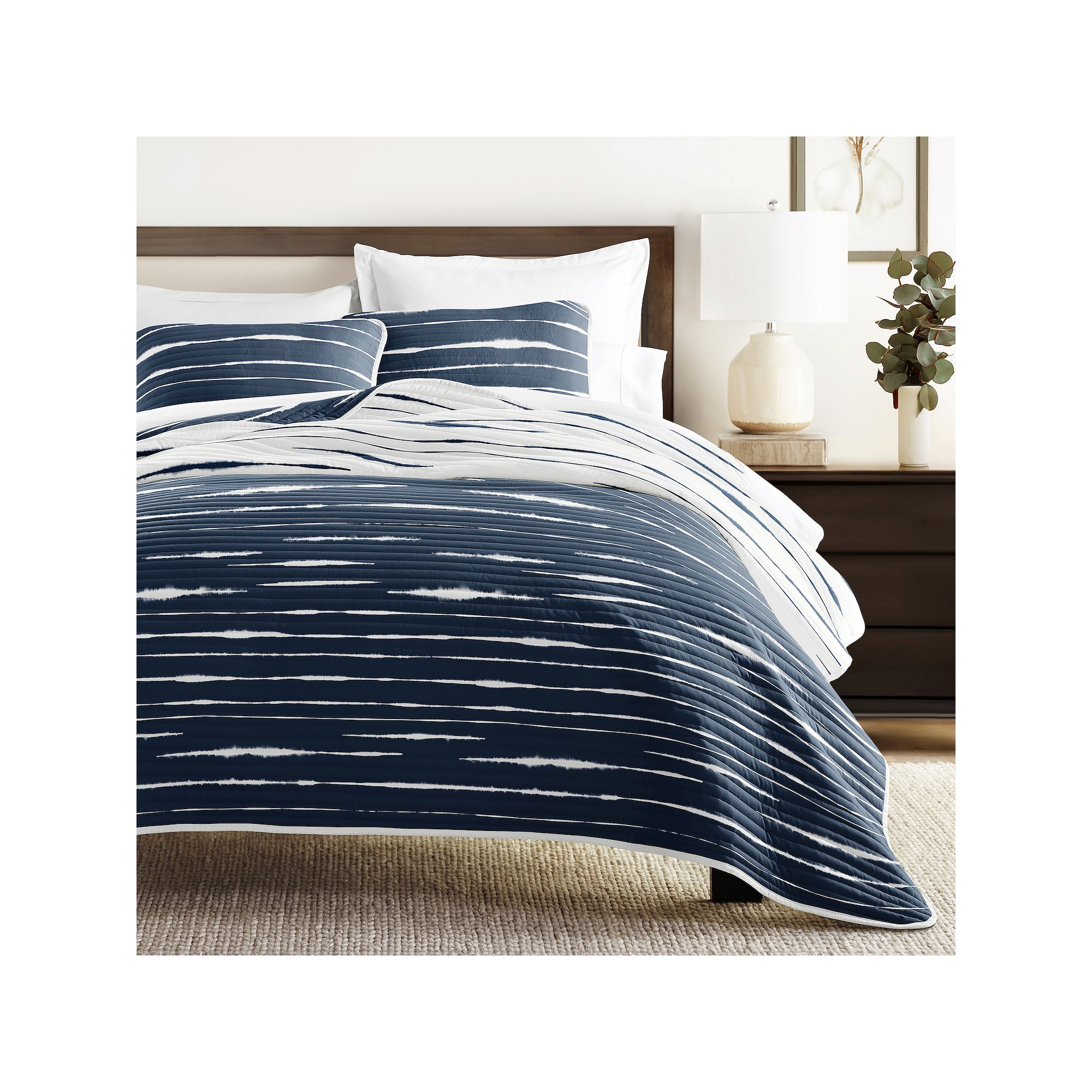 Home Collection All Season Horizon Lines Reversible Quilt Set with Shams, B