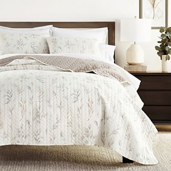 Home Collection All Season Watercolor Leaves & Stripes Reversible Quilt Set with Shams