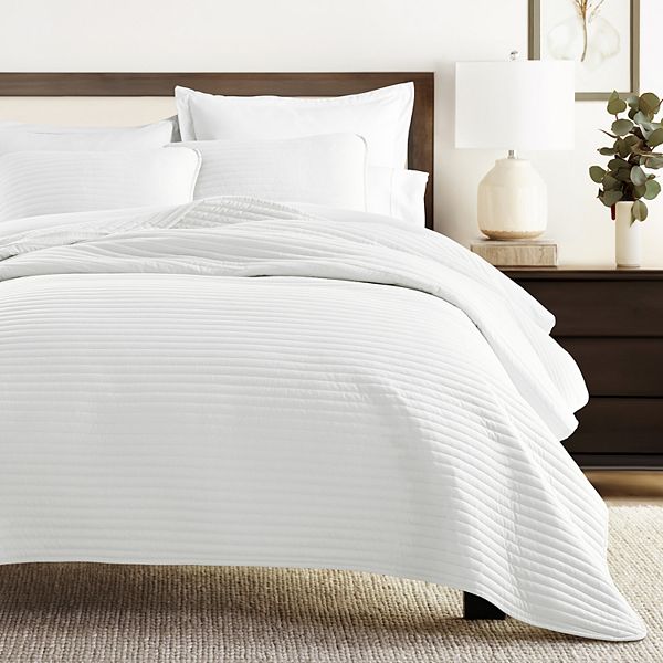 Home Collection All Season Stripe Quilt Set with Shams - White (FULL/QUEEN)