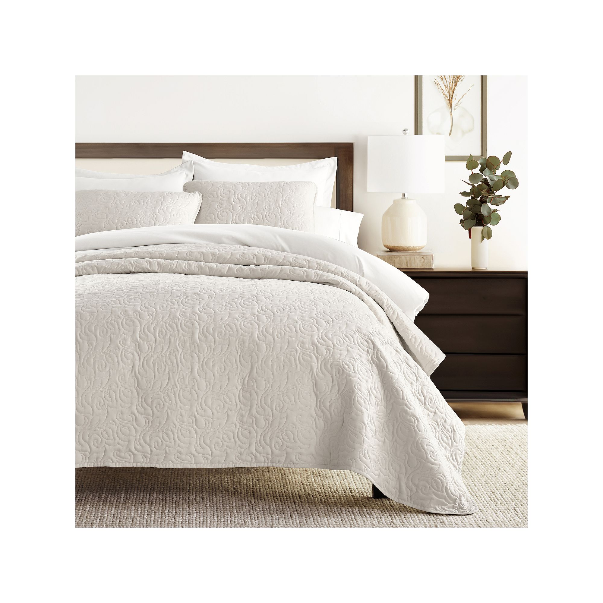Home Collection All Season Floral Quilt Set with Shams, Beige