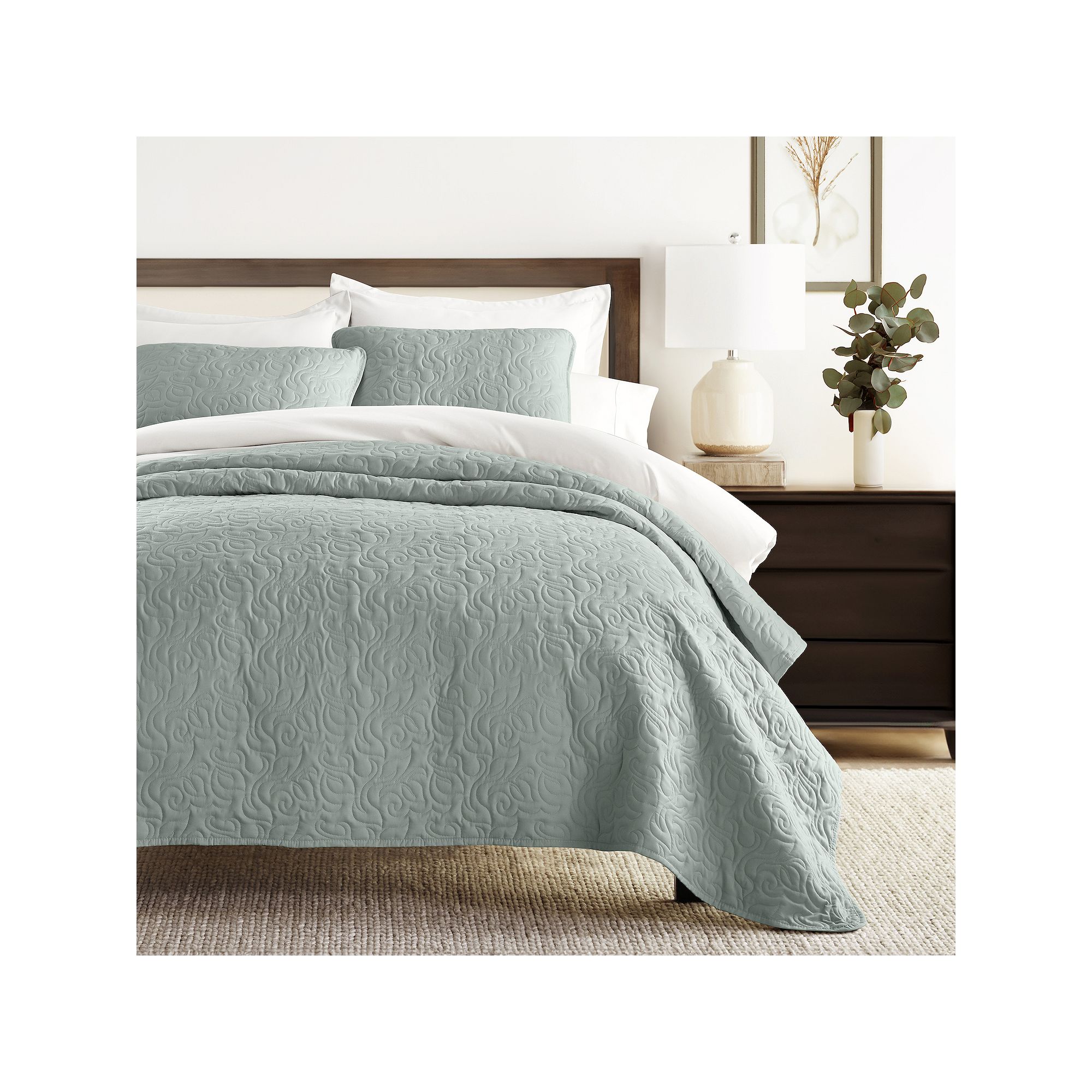 Home Collection All Season Floral Quilt Set with Shams, Green