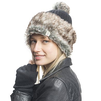 Dakota hat with faux fur band and pom