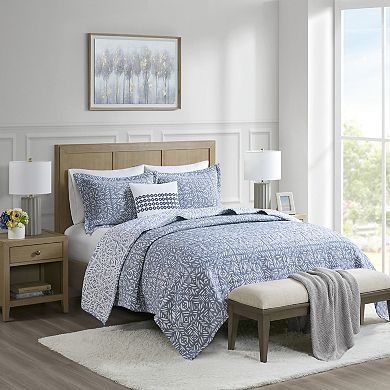 Madison Park Signature Harmony 4-Piece Oversized Reversible Matelassé Quilt Set with Throw Pillow